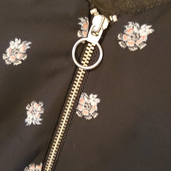 Maurices Polyester Zip Back Tee - Picture 3 of 7